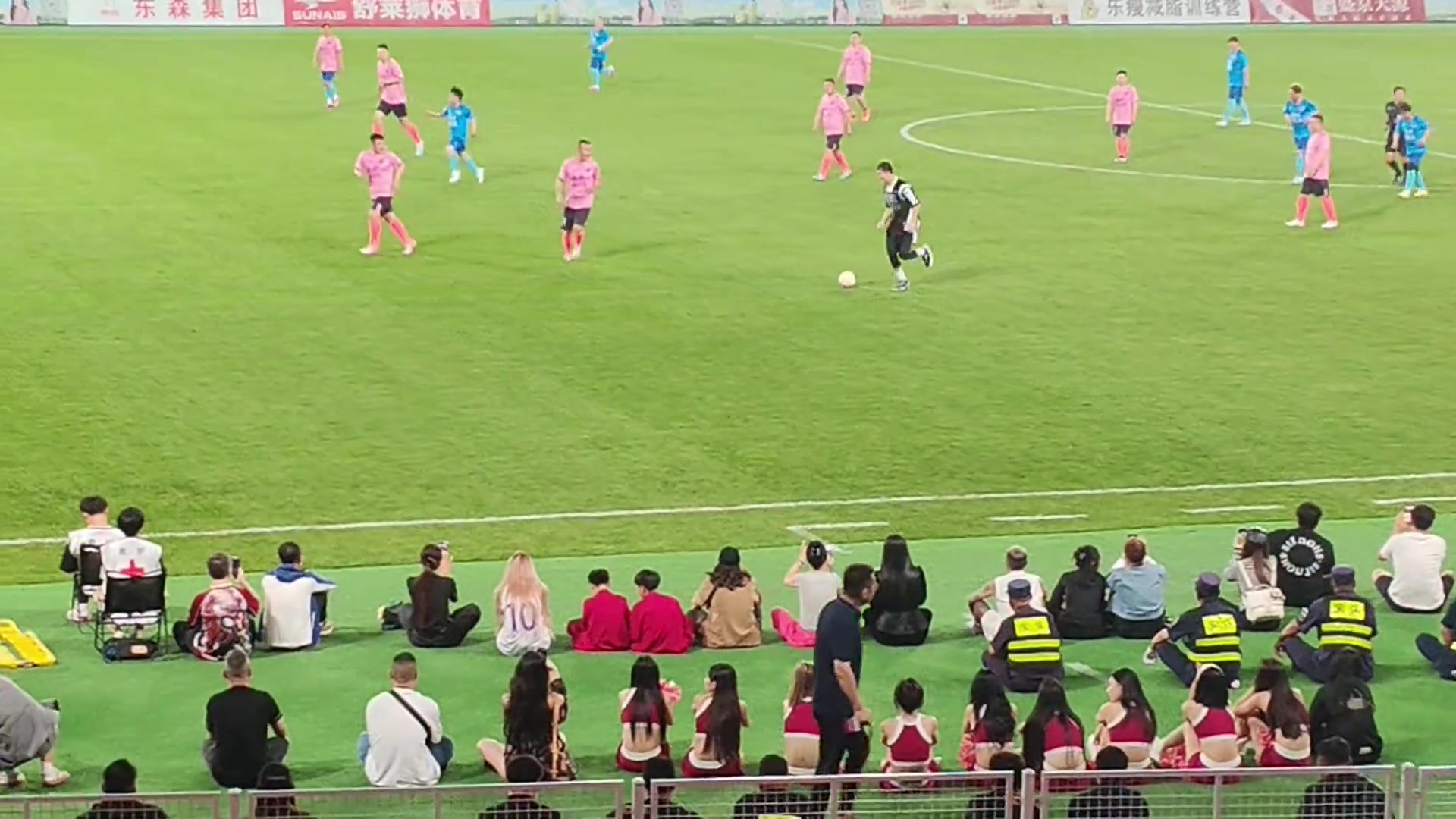 v站体育入口-🤣裁判英明!郭艾伦手持⚽️进攻被“恶犯” 赵四果断判点球