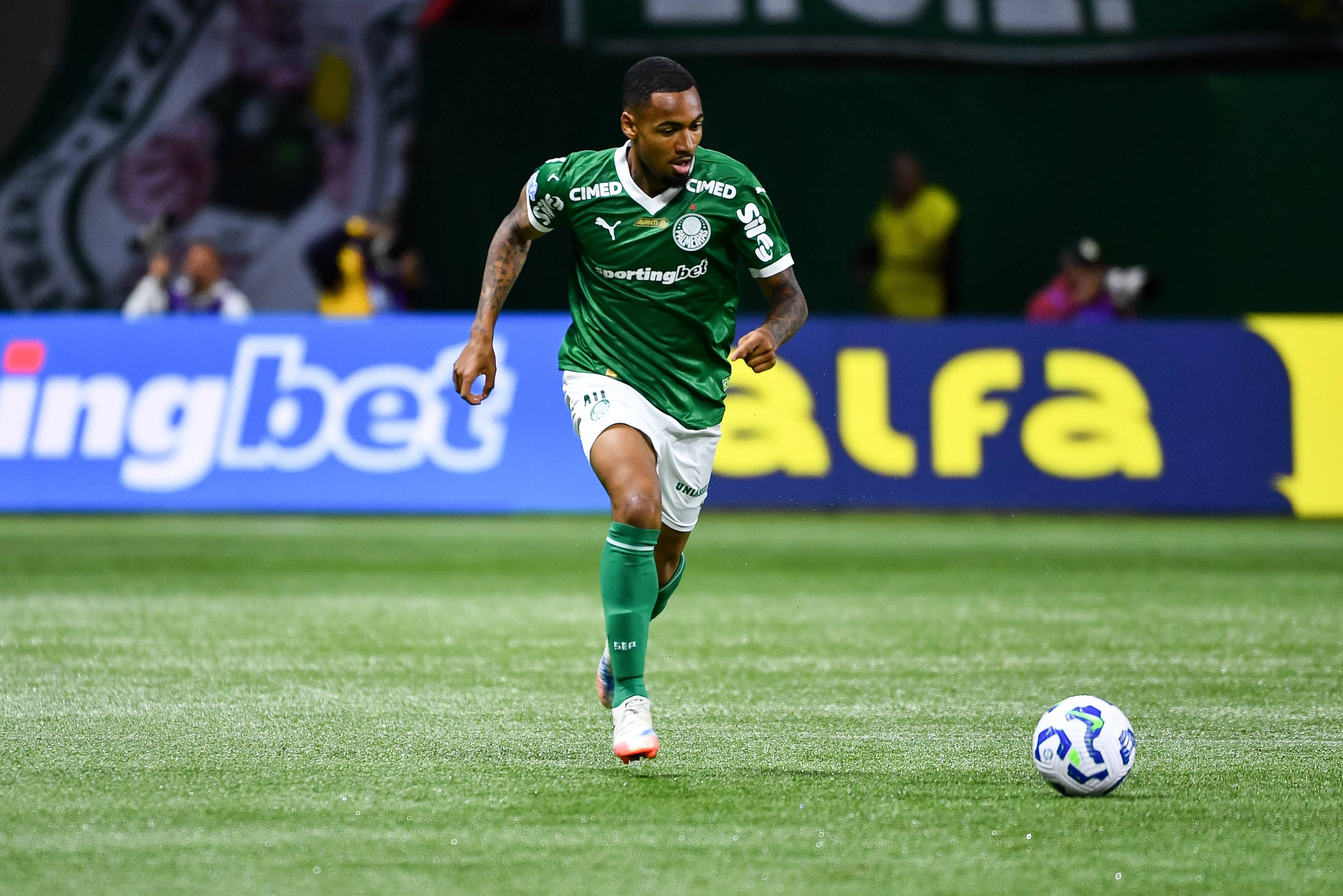 v站体育官方网站-ESPN：那不勒斯愿意3000万欧报价帕尔梅拉斯中场阿兰